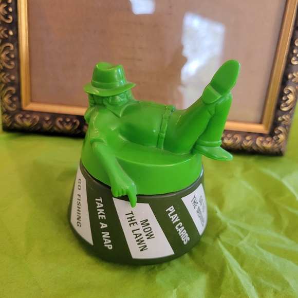 Cute & Kitschy Vintage Avon Man's Decision Maker Decanter ~ FINAL PRICE! - Picture 4 of 13